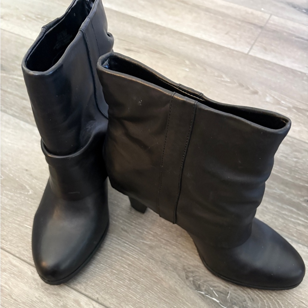 BCBG Paris Cinelia cuffed fold over leather boots size 8.5